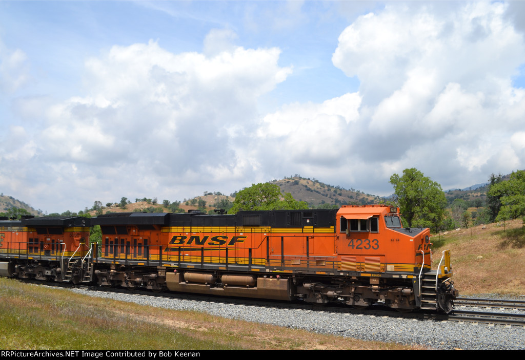 BNSF 4233